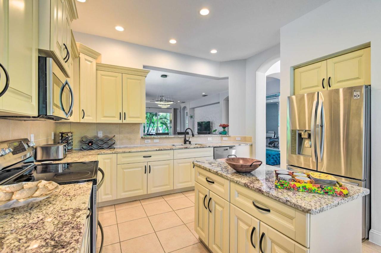 Sun-Soaked Sarasota Oasis With Pool And Hot Tub! 빌라 외부 사진