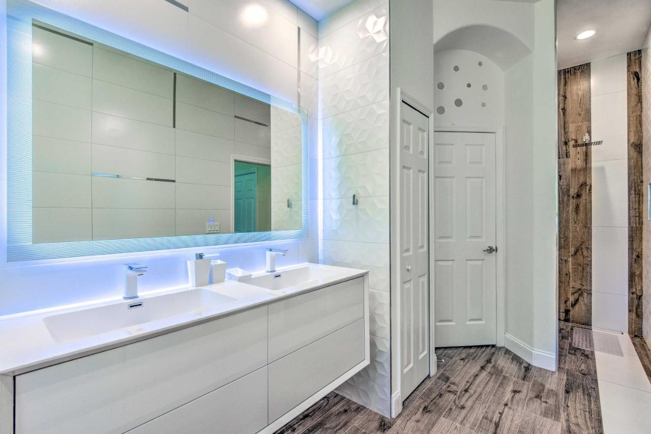 Sun-Soaked Sarasota Oasis With Pool And Hot Tub! 빌라 외부 사진
